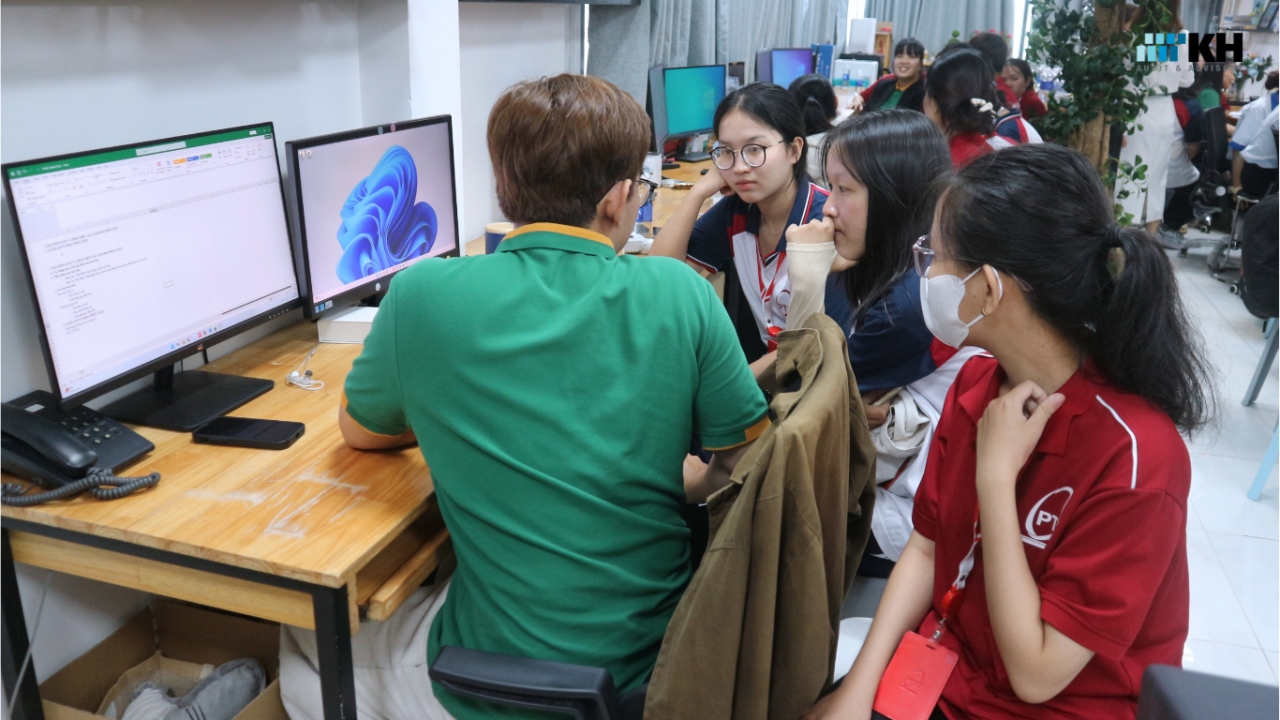 Các bạn sinh viên được trải nghiệm thuẹc tế tại KH